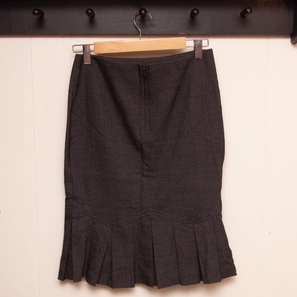 Pencil Skirt with Pleated bottom - Picture 4 of 7